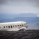 Bruchlandung auf Island: Flugzeugwrack im Lavasand